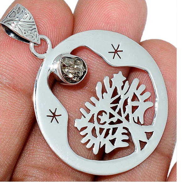 Handmade Silver tree of life pendant with gemstone - Picture 3 of 4
